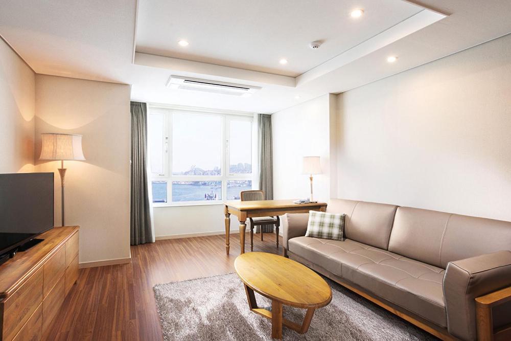 Crown Harbor Hotel Busan Bagian luar foto